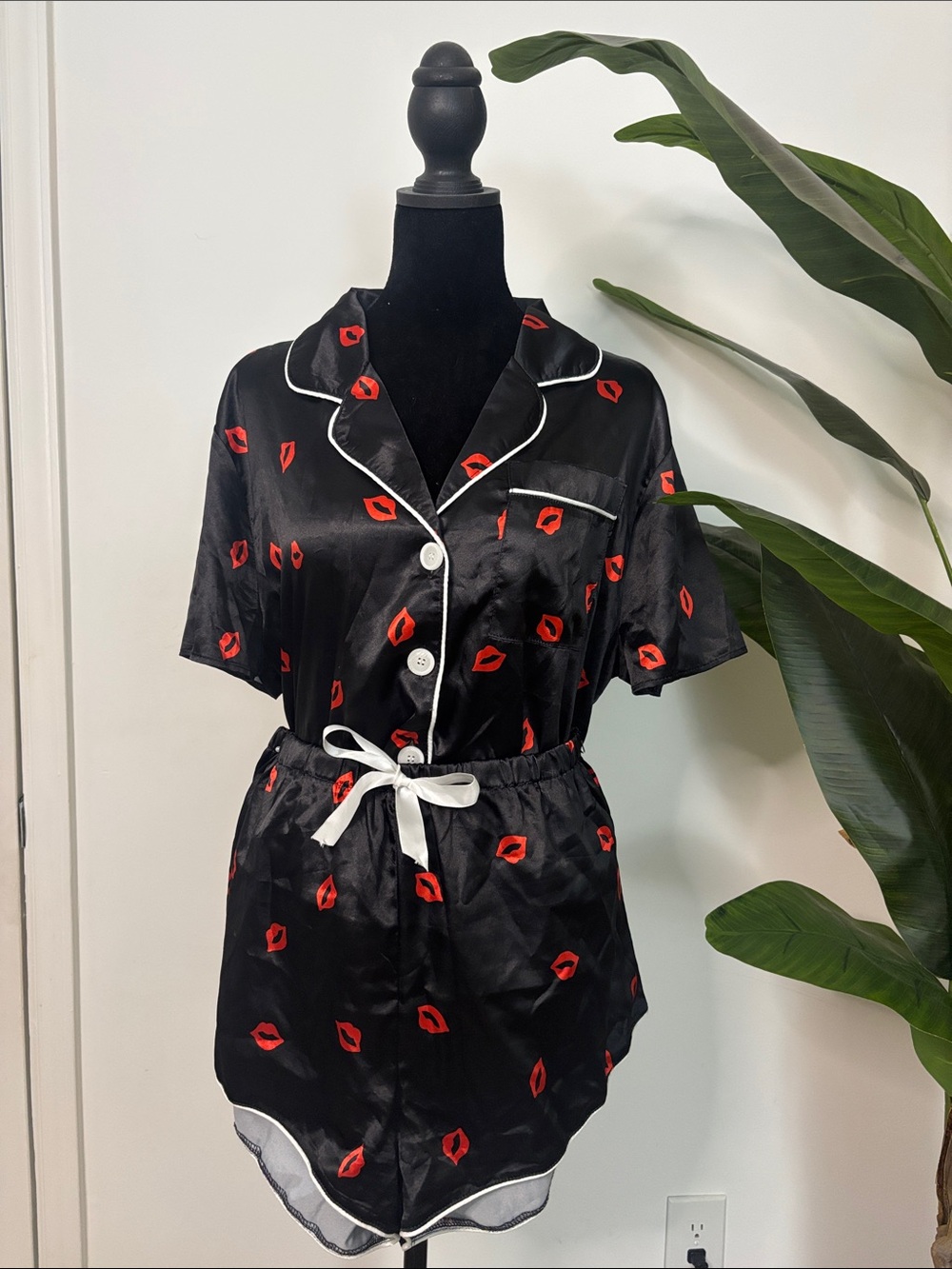 Black Satin Short Sleeve Pajama Set with Red Lip Print